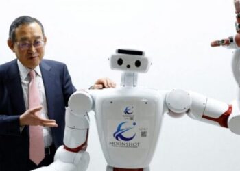 Robotët humanoidë po mësojnë të kujdesen për të moshuarit në Japoni