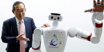 Robotët humanoidë po mësojnë të kujdesen për të moshuarit në Japoni