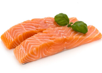 Salmoni, burim i pasur proteinash