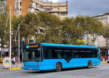 Shoqatat e transportit publik: Nga sot ulet me 40% flota e shërbimit