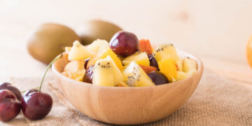 Shtoni fruta të freskëta në mëngjesin tuaj