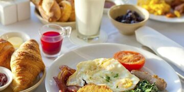 Dhjetë ushqime të pasura me proteina, ideale për mëngjes