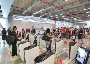 Ndryshojnë rregullat për deklarimin e cash-it në kufi, doganat mund të bllokojnë edhe shuma nën 10 mijë euro