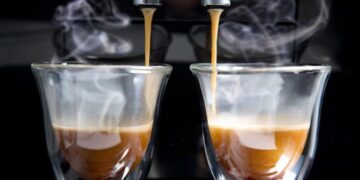 Sa kafe mund të pimë në ditë pa rrezikuar shëndetin? Ja çfarë thonë studimet