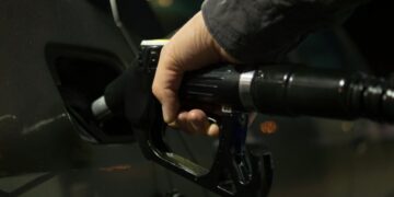 Nafta shtrenjtohet me 4 lekë për litër