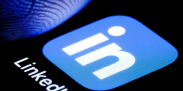 LinkedIn largon 875 punonjës në nivel global/ Kompania nis valë të re shkurtimesh dhe riorganizim masiv