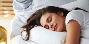 Si ndikon stresi në cilësinë e gjumit tonë