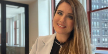 Eda Derhemi: Nga rrënjët shqiptare në lidershipin global të emigracionit