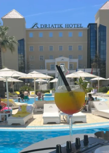 Hotel Adriatik udhëheq sektorin e mikpritjes në Shqipëri drejt një të ardhmeje pa plastikë