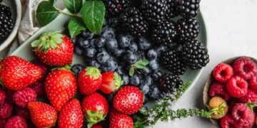 Alarm për prindërit: Këto fruta të preferuara nga fëmijët përmbajnë më shumë pesticide se çdo produkt tjetër
