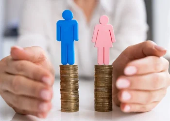 BE po ndryshon rregullat për pagat: Çfarë parashikon Direktiva për Transparencën e Pagave?
