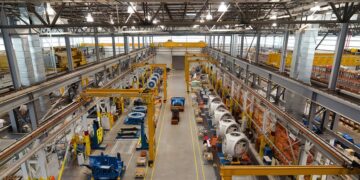 Shqipëria kërkon më shumë fabrika dhe më pak varësi nga importet! Çfarë parashikon ”Strategjia Industriale 2030”