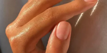 Lamtumirë thonjve ekstravagantë! “Old Money Nails” janë trendi më elegant i momentit