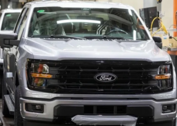 Ford rikthen qindra inxhinierë në punë, inteligjenca artificiale nuk përmbushi pritshmëritë në kontrollin e cilësisë
