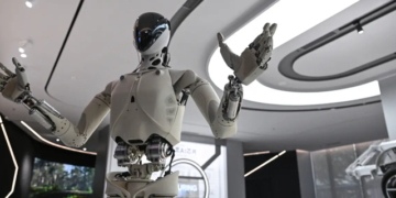 Robotët humanoidë po ndryshojnë jetën në Kinë