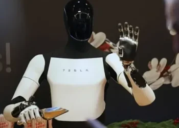 Tesla do të trajnojë robotin humanoid Optimus duke regjistruar lëvizjet e punëtorëve në fabrikë