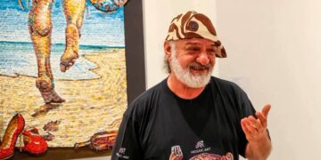 Saimir Strati sjell në Shkup ekspozitën “Mesazh në shishe”