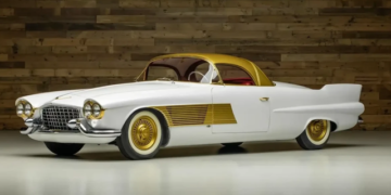 Cadillac-u i artë që mahniti koleksionistët, shitet për 1.27 milionë dollarë dhe vendos rekord të ri