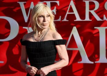 Donatella Versace nis një kapitull të ri, rikthehet me një markë të re mode dhe bukurie