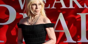 Donatella Versace nis një kapitull të ri, rikthehet me një markë të re mode dhe bukurie