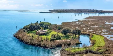 Ishulli italian shitet për 5.5 milionë euro – Crevan ofron një rezidencë luksoze dhe ankorim për varka