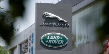 JLR shkurton 4 mijë vende pune: Goditje e fortë për punëtorët dhe familjet britanike