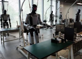 Robotët humanoidë po hyjnë në industri, por shitjet globale mbeten ende të kufizuara