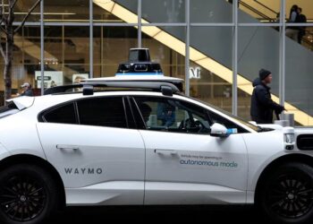 Londra provon taksitë autonome, por ende me një shofer në makinë