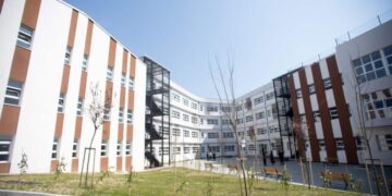 Sa është fatura e rikthimit në shkollë? – Deri në 27 mijë lekë për çantën, kancelaritë, veshje dhe këpucë