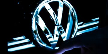 Volkswagen tërheq mijëra makina elektrike, bateritë me defekt mund të shkaktojnë zjarr